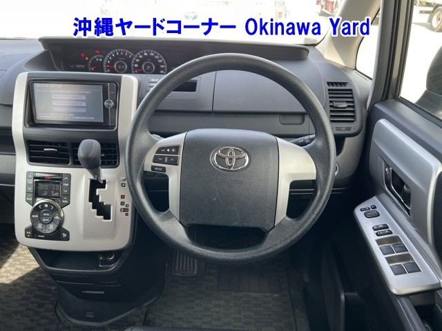 TOYOTA NOAH 2012
