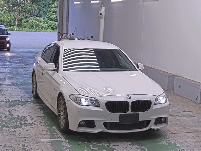BMW 5 SERIES 2012