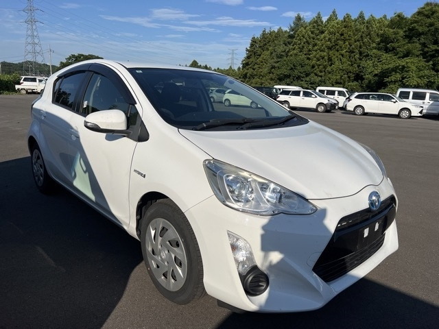 TOYOTA AQUA 2016