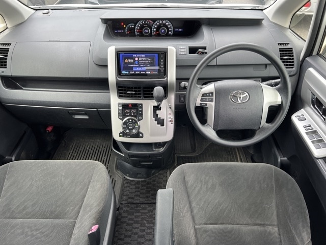 TOYOTA NOAH 2012