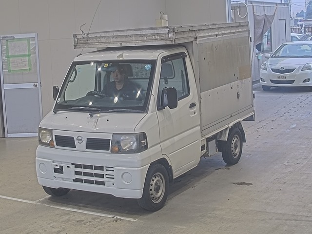 NISSAN CLIPPER TRUCK 2010