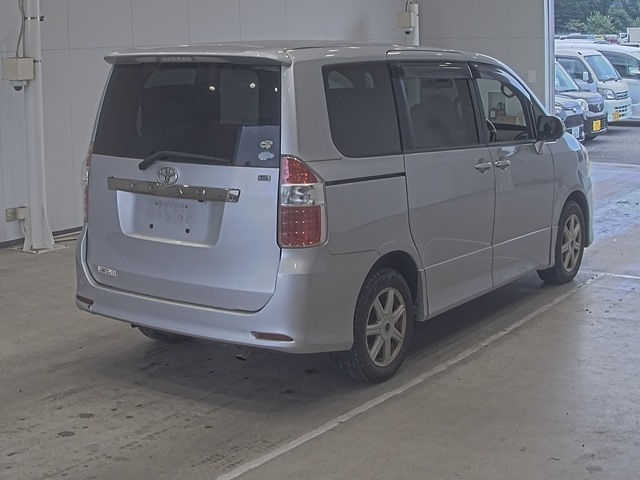 TOYOTA NOAH 2008