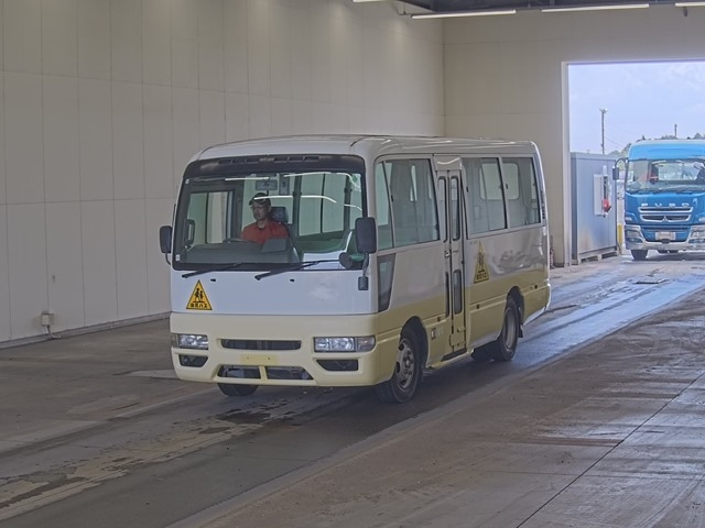 NISSAN CIVILIAN 2011