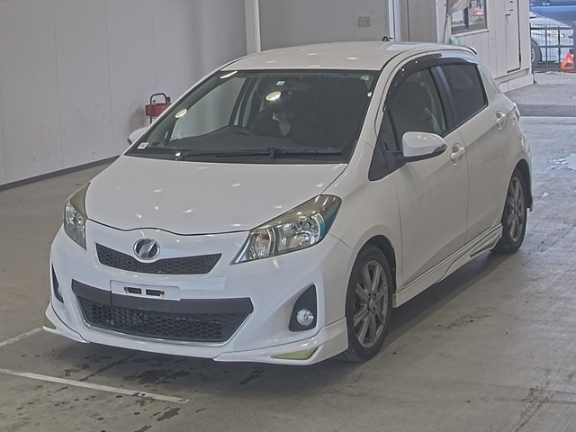TOYOTA VITZ 2012