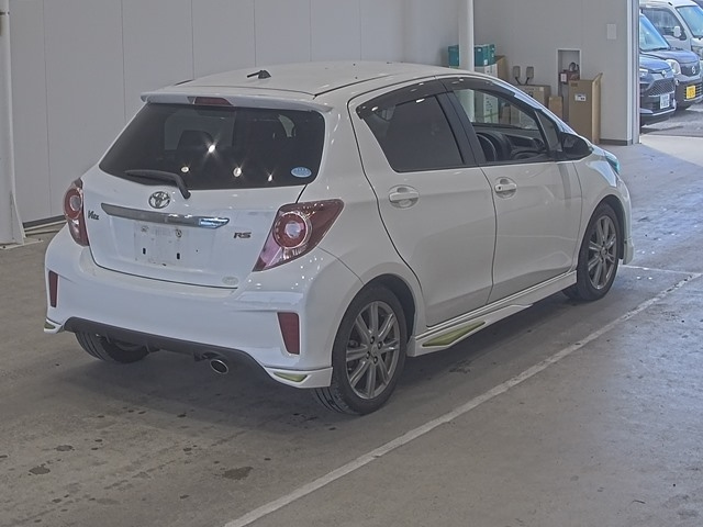 TOYOTA VITZ 2012