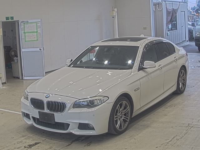 BMW 5 SERIES 2011