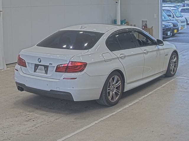 BMW 5 SERIES 2011