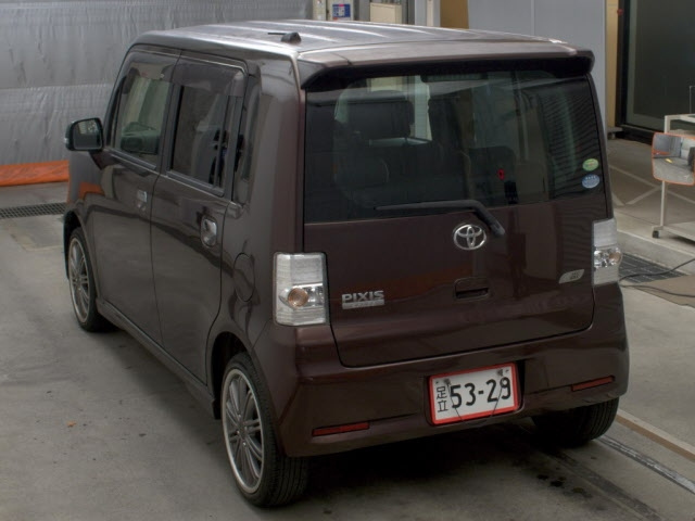TOYOTA PIXIS SPACE 2012