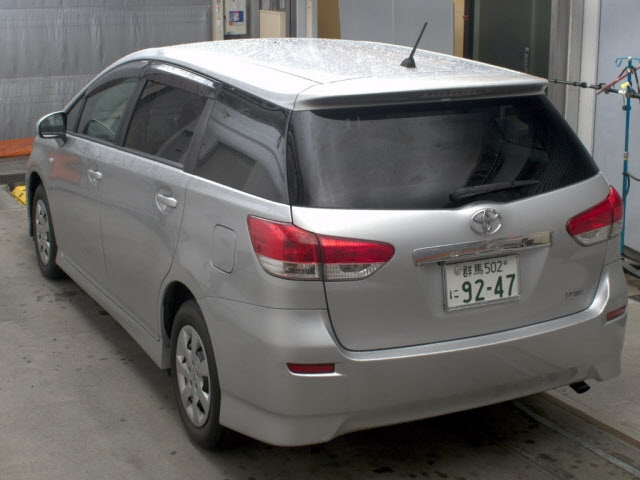 TOYOTA WISH 2010