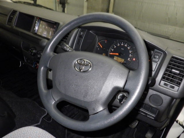 TOYOTA REGIUS ACE COMMUTER 2017