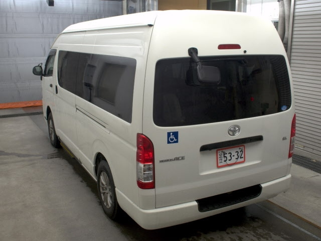 TOYOTA REGIUS ACE COMMUTER 2017