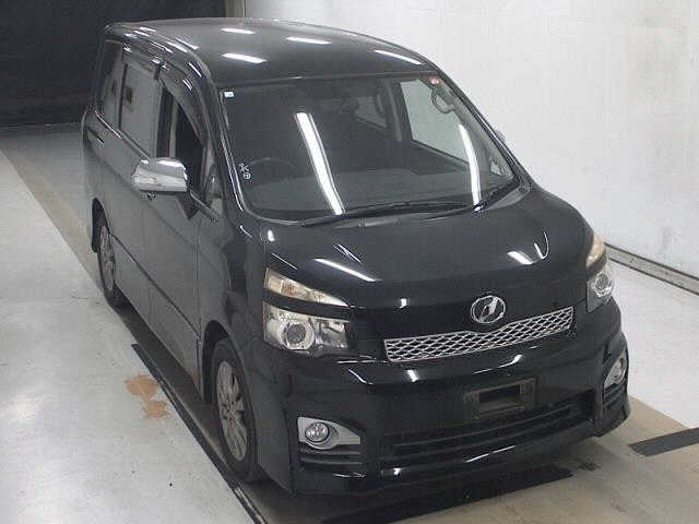 TOYOTA VOXY 2011