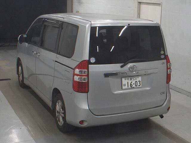 TOYOTA NOAH 2013