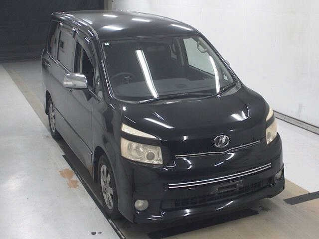 TOYOTA VOXY 2010