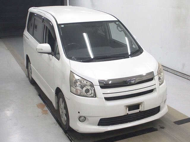 TOYOTA NOAH 2008