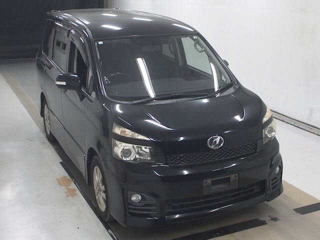 TOYOTA VOXY 2010