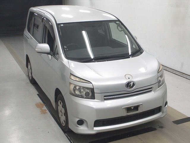 TOYOTA VOXY 2009