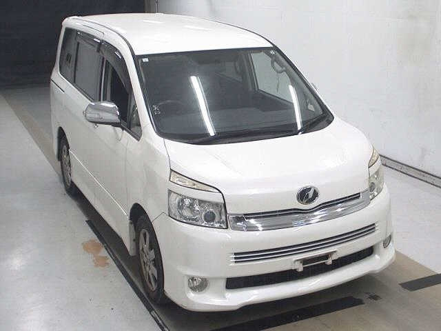 TOYOTA VOXY 2009