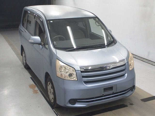 TOYOTA NOAH 2008