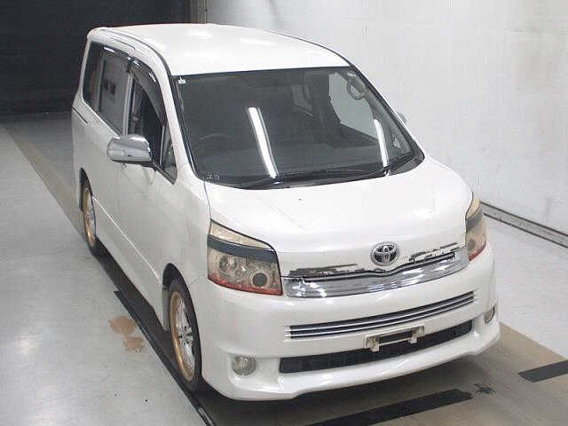 TOYOTA VOXY 2009