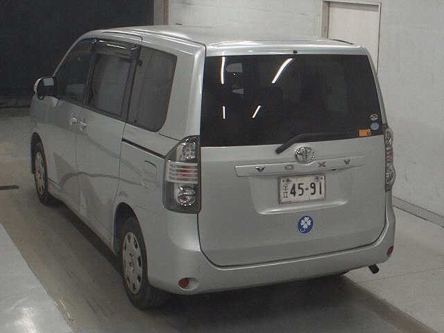 TOYOTA VOXY 2009