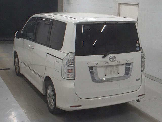 TOYOTA VOXY 2010