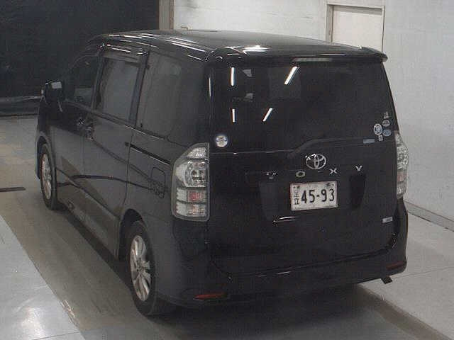 TOYOTA VOXY 2010