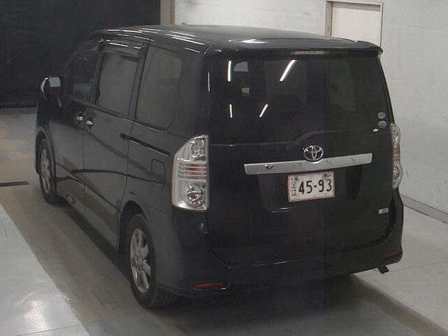TOYOTA VOXY 2009
