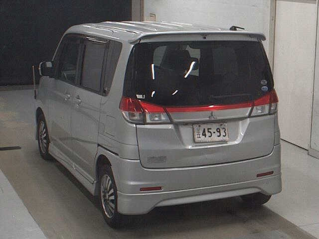 MITSUBISHI DELICA D2 2011