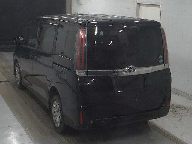 TOYOTA NOAH 2018