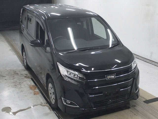 TOYOTA NOAH 2018