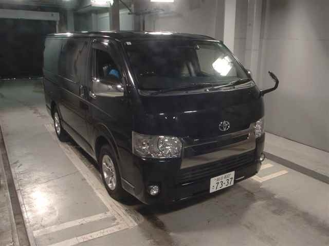 TOYOTA HIACE VAN 2018