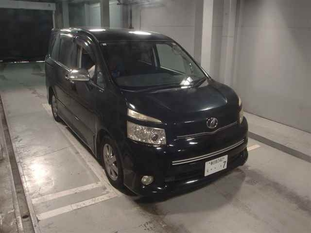 TOYOTA VOXY 2010