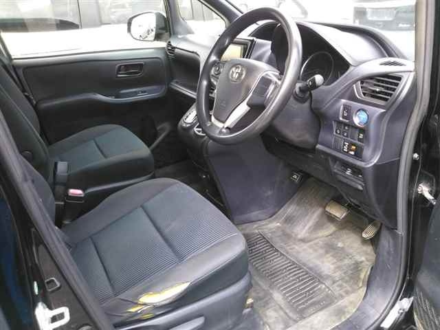 TOYOTA NOAH 2016