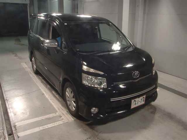TOYOTA VOXY 2009