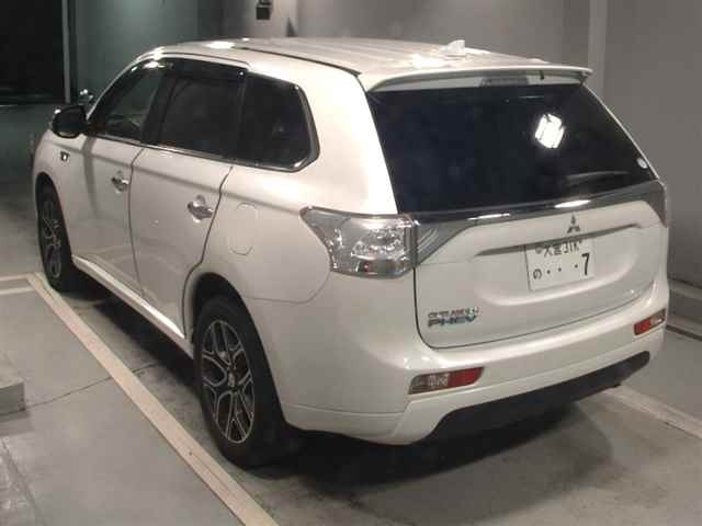 MITSUBISHI OUTLANDER PHEV 2015
