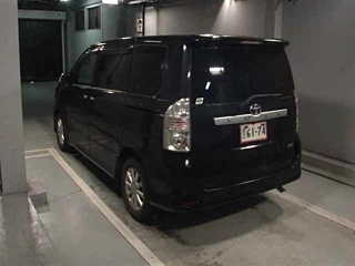 TOYOTA VOXY 2009