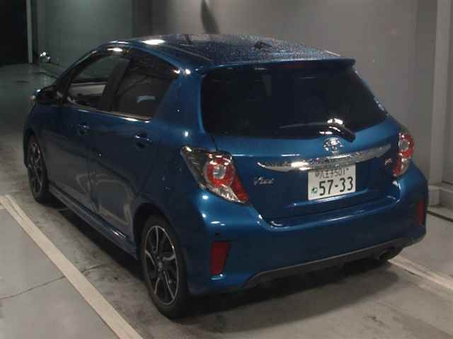 TOYOTA VITZ 2015