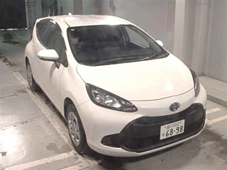 TOYOTA AQUA 2024