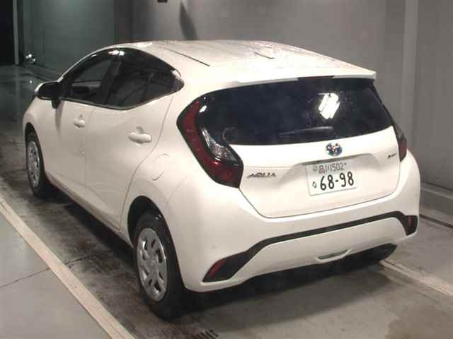 TOYOTA AQUA 2024