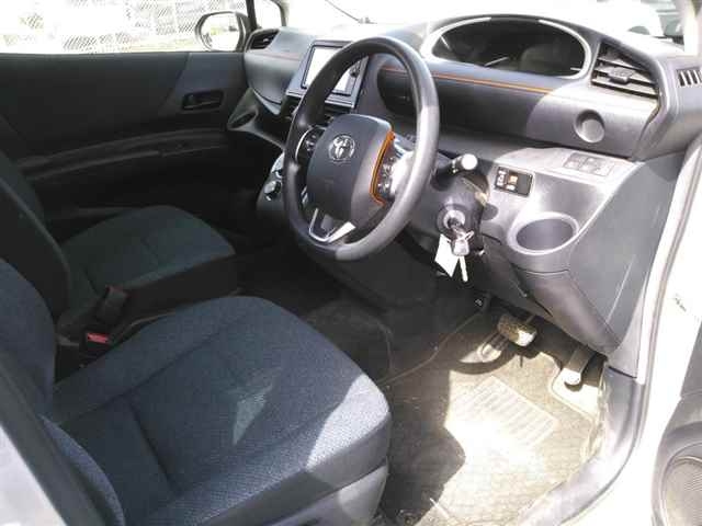 TOYOTA SIENTA 2016