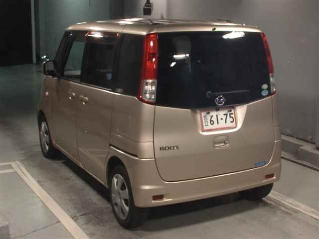 NISSAN ROOX 2011