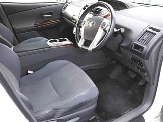 TOYOTA PRIUS ALPHA 2013