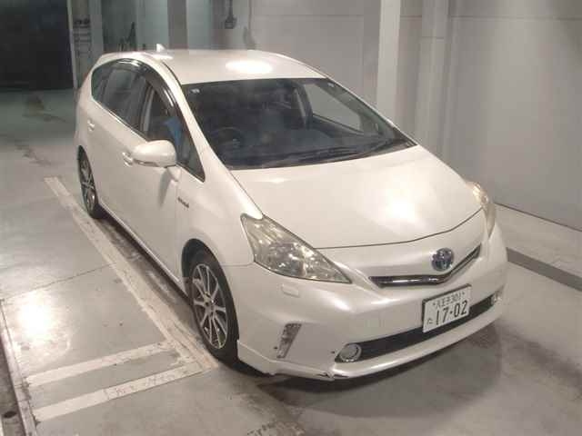 TOYOTA PRIUS ALPHA 2013