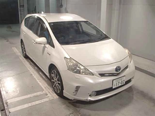 TOYOTA PRIUS ALPHA 2013