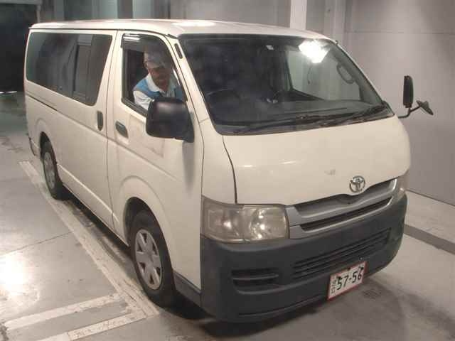 TOYOTA HIACE VAN 2009