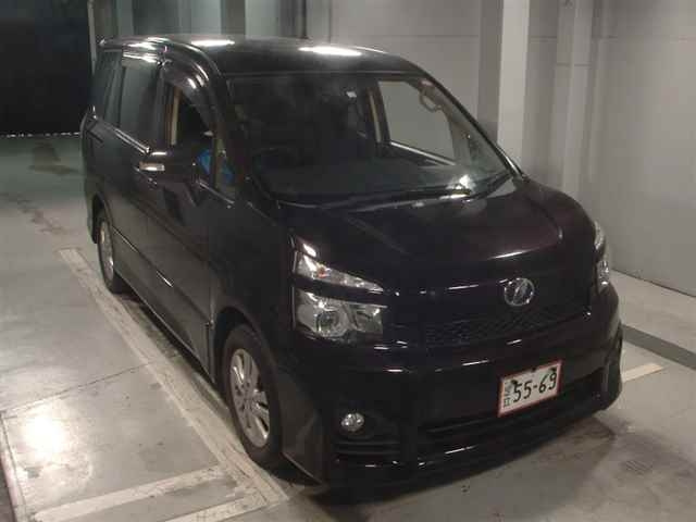 TOYOTA VOXY 2010