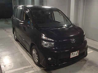 TOYOTA VOXY 2010