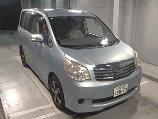 TOYOTA NOAH 2010