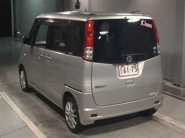 NISSAN ROOX 2010